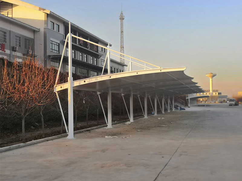 立柱挑梁平膜汽车棚