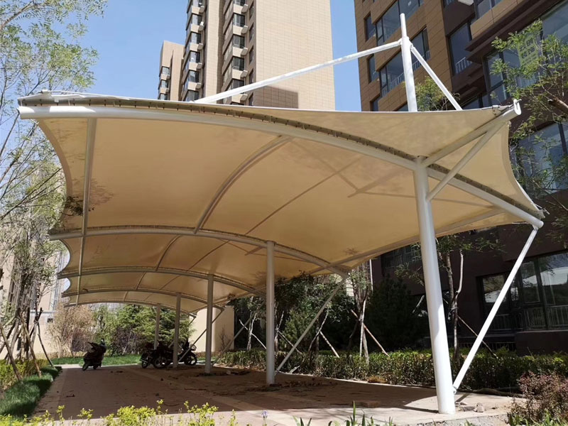 立柱挑梁平膜汽车棚