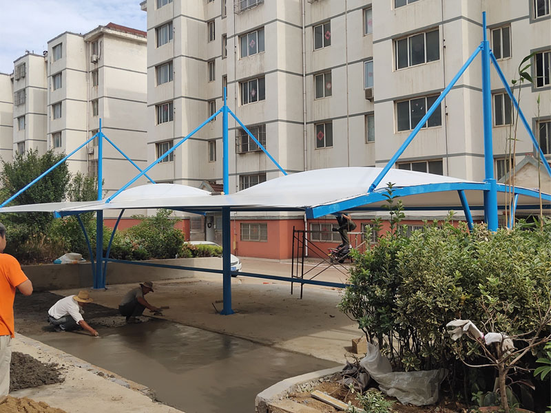 立柱挑梁平膜汽车棚